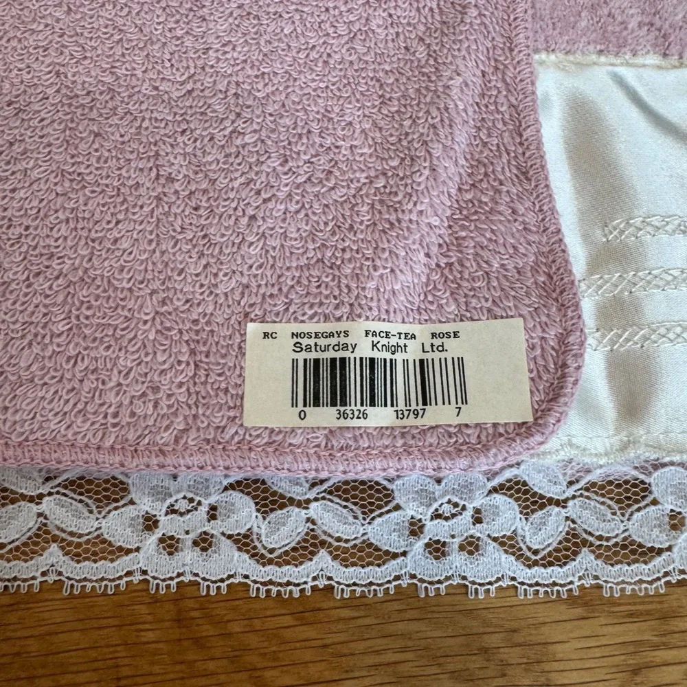 VTG New‎ Saturday Knight Royal Collection Bluch Pink Rose Lace Floral Towel Set